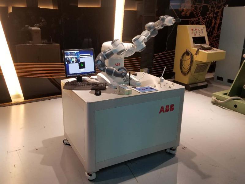 上海高质量发展调研行这座上海的未来工厂将用机器人制造机器人